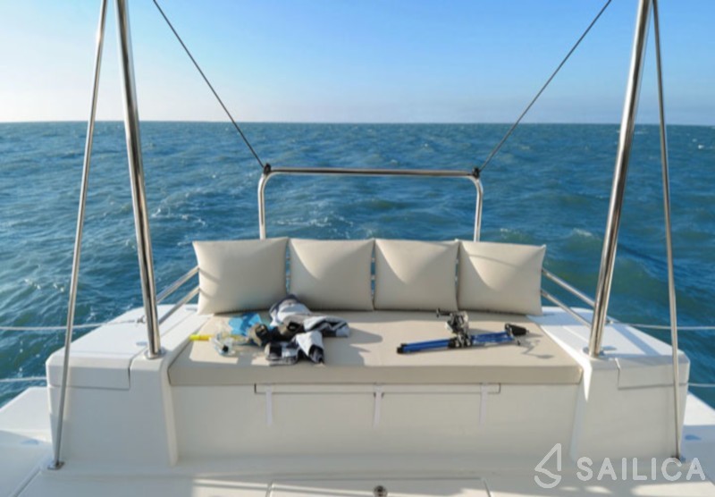 Bali 4.1 - Yacht Charter Sailica