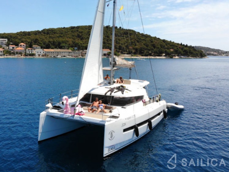 Bali 4.1 - Yacht Charter Sailica
