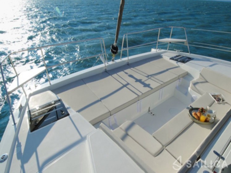 Bali 4.1 - Yacht Charter Sailica