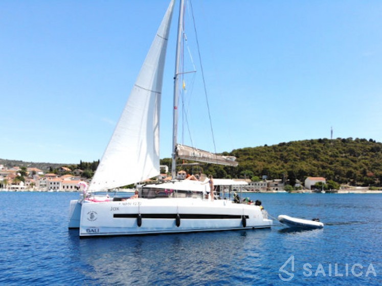 Bali 4.1 - Yacht Charter Sailica