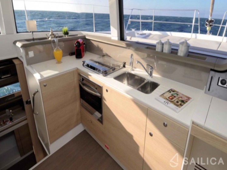 Bali 4.1 - Yacht Charter Sailica