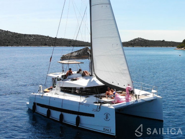 Bali 4.1 - Yacht Charter Sailica