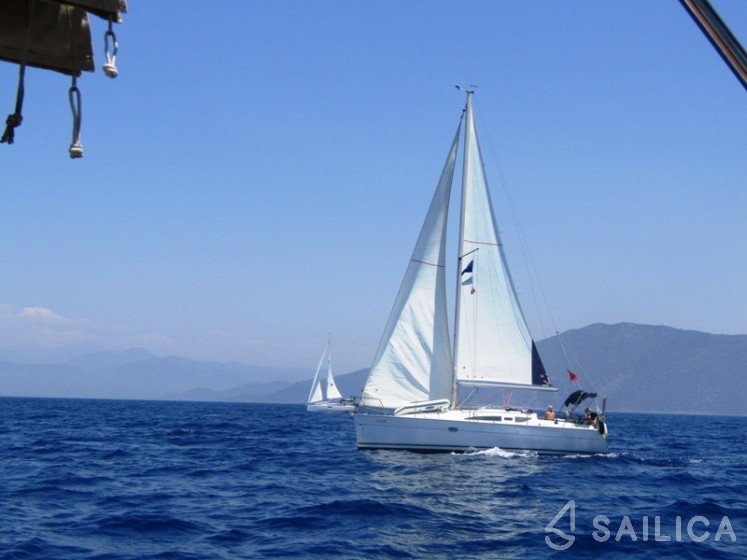Sun Odyssey 32 - Yacht Charter Sailica