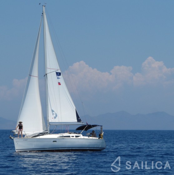 Sun Odyssey 32 - Yacht Charter Sailica