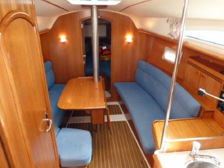 Sun Odyssey 32 - Yacht Charter Sailica