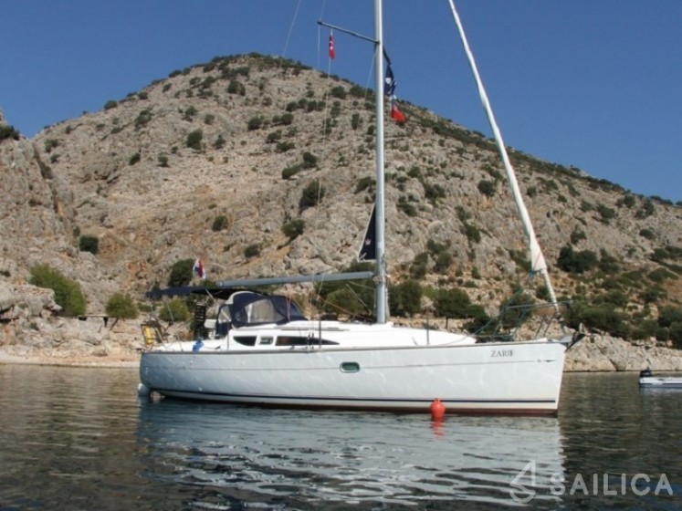 Sun Odyssey 32 - Yacht Charter Sailica