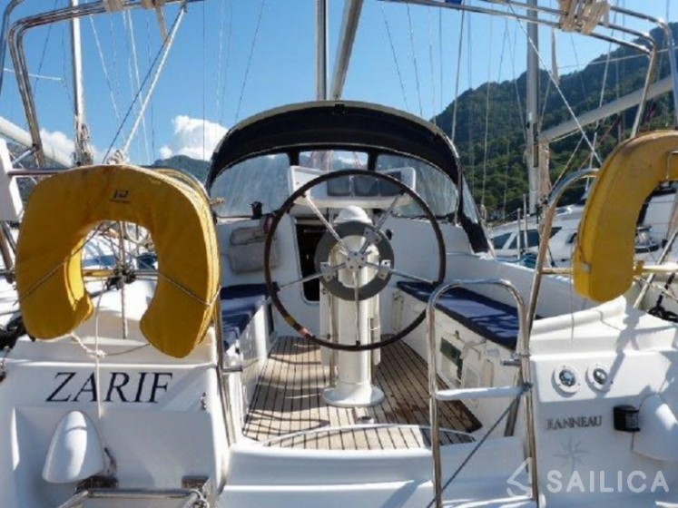 Sun Odyssey 32 - Yacht Charter Sailica