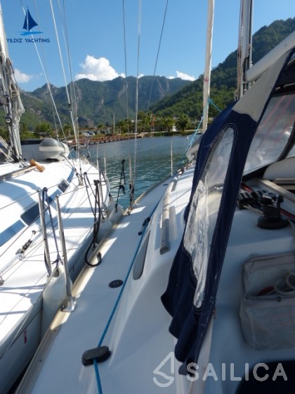 Sun Odyssey 32 - Yacht Charter Sailica