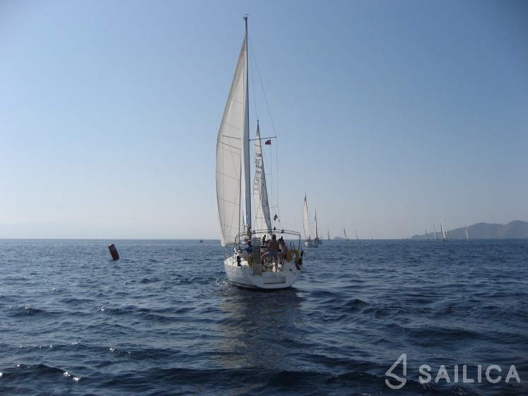 Sun Odyssey 32 - Yacht Charter Sailica