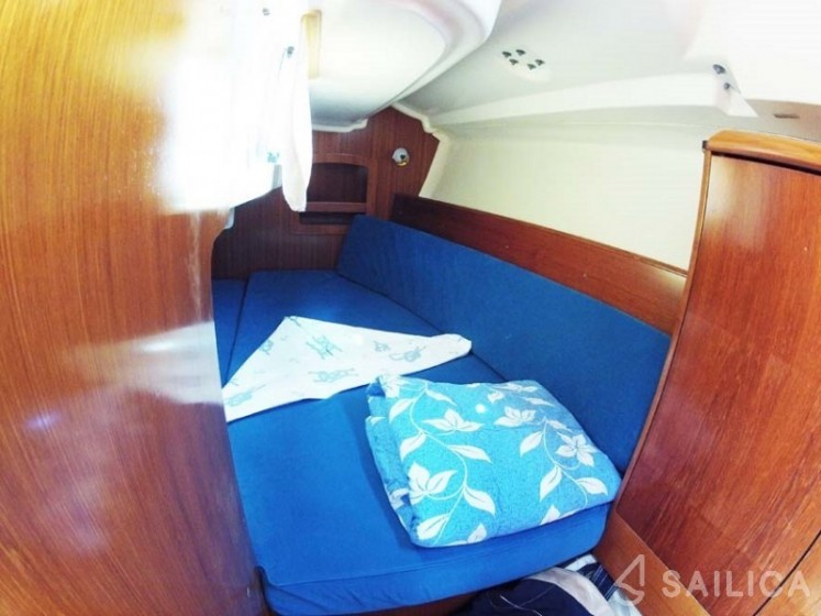 Sun Odyssey 32 - Yacht Charter Sailica
