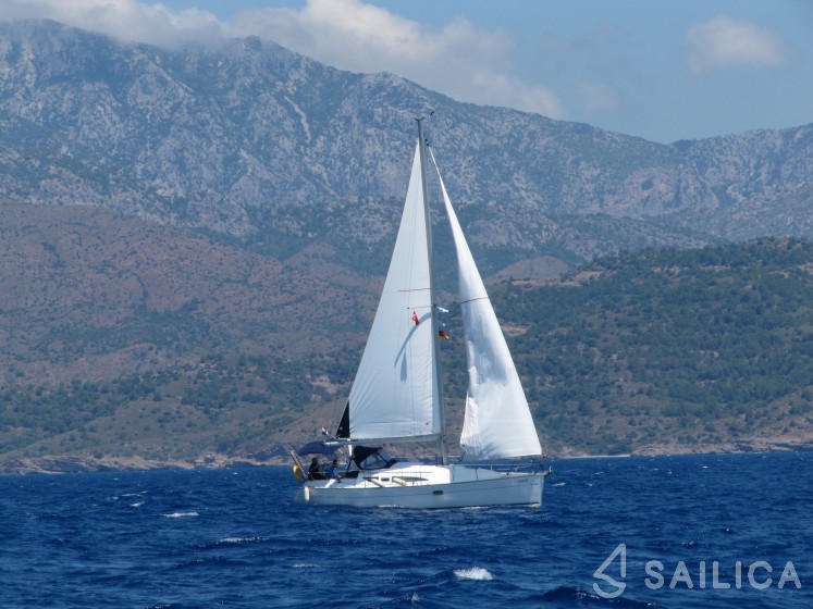 Sun Odyssey 32 - Yacht Charter Sailica