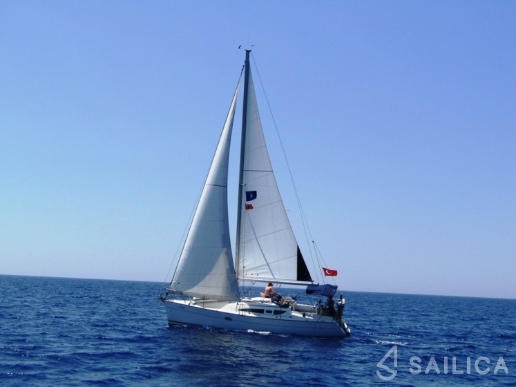 Sun Odyssey 32 - Yacht Charter Sailica