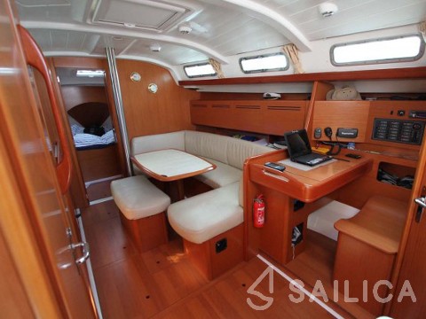 Cyclades 39.3 - Yacht Charter Sailica