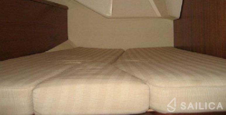 Oceanis 43 - Yacht Charter Sailica