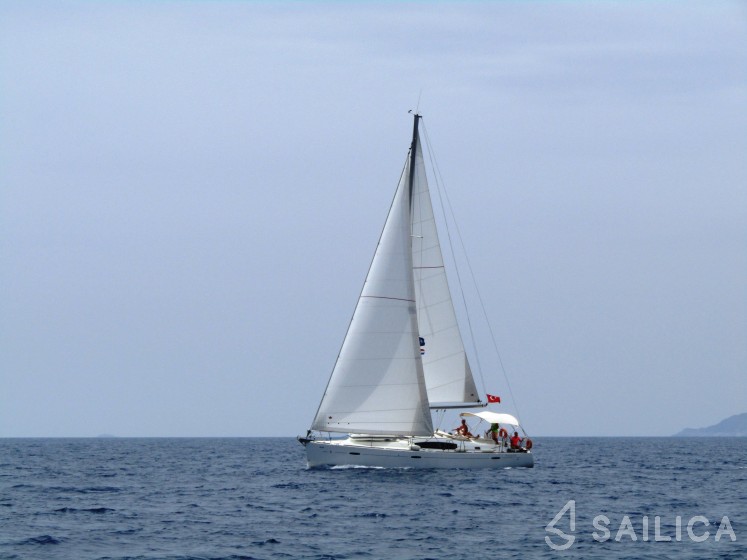 Oceanis 43 - Yacht Charter Sailica