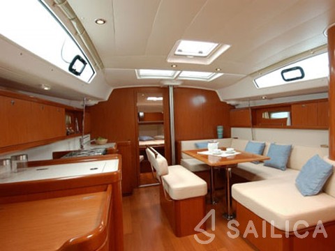 Oceanis 43 - Yacht Charter Sailica