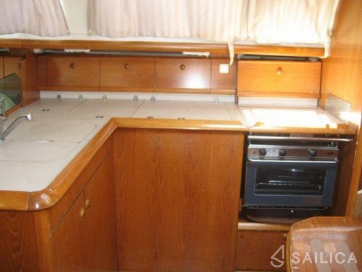 Oceanis 43 - Yacht Charter Sailica