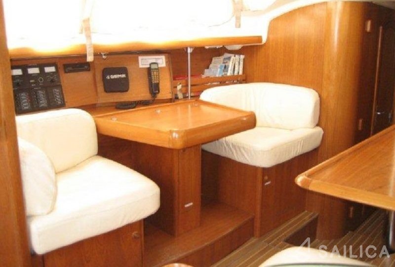 Oceanis 43 - Yacht Charter Sailica