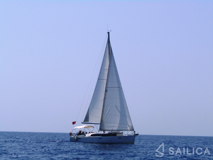 Oceanis 43 - Yacht Charter Sailica