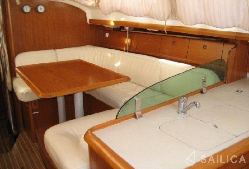 Oceanis 43 - Yacht Charter Sailica