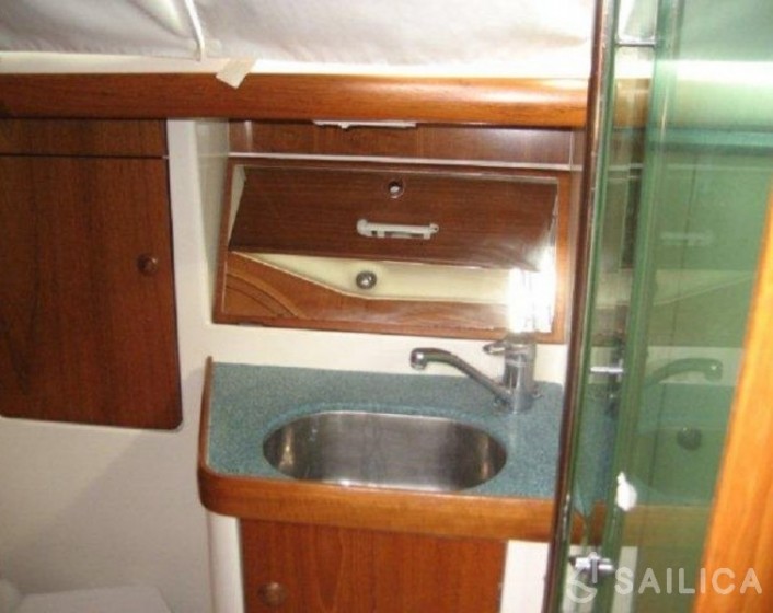 Oceanis 43 - Yacht Charter Sailica