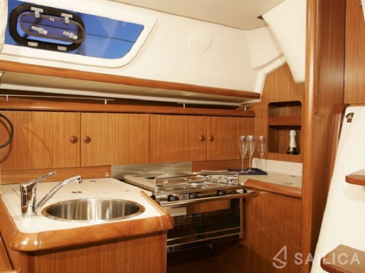 Sun Odyssey 32i - Yacht Charter Sailica