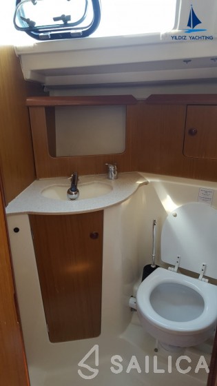 Sun Odyssey 32i - Yacht Charter Sailica