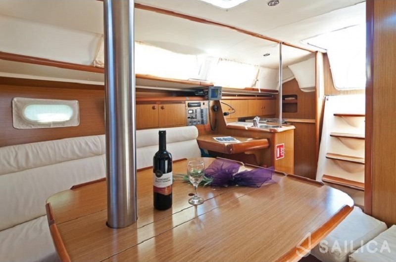 Sun Odyssey 32i - Yacht Charter Sailica