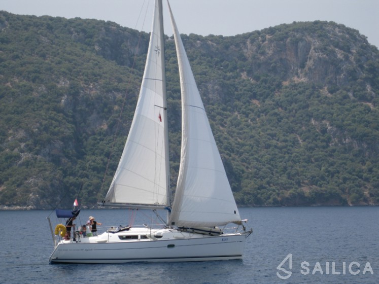 Sun Odyssey 32i - Yacht Charter Sailica