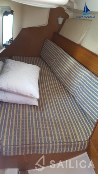 Sun Odyssey 32i - Yacht Charter Sailica