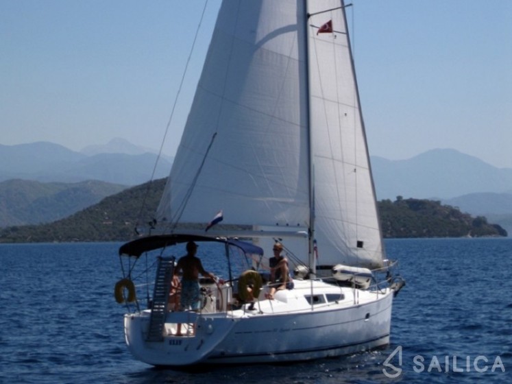 Sun Odyssey 32i - Yacht Charter Sailica