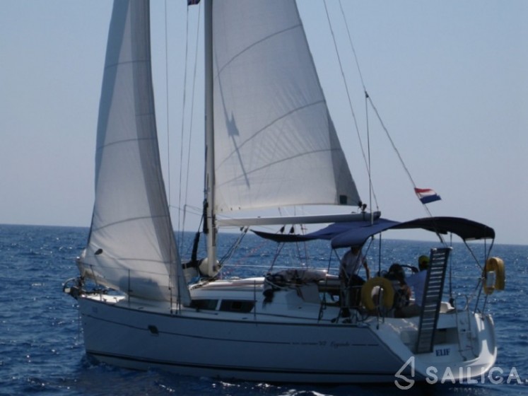 Sun Odyssey 32i - Yacht Charter Sailica