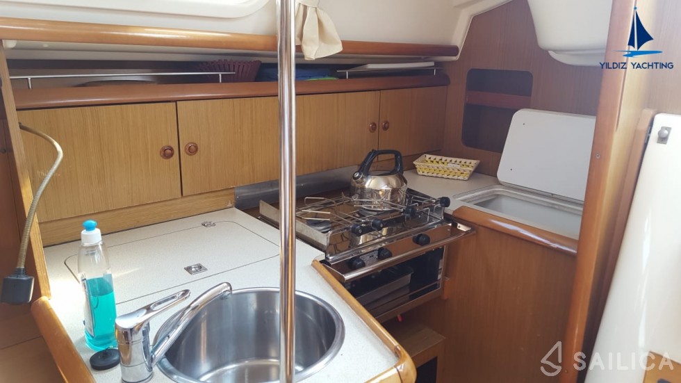 Sun Odyssey 32i - Yacht Charter Sailica