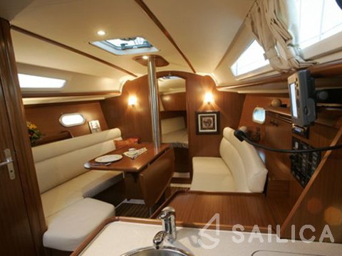 Sun Odyssey 32i - Yacht Charter Sailica