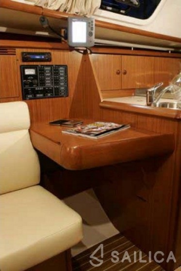 Sun Odyssey 32i - Yacht Charter Sailica