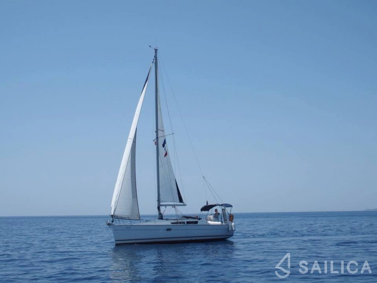 Sun Odyssey 32i - Yacht Charter Sailica
