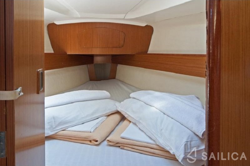 Sun Odyssey 32i - Yacht Charter Sailica