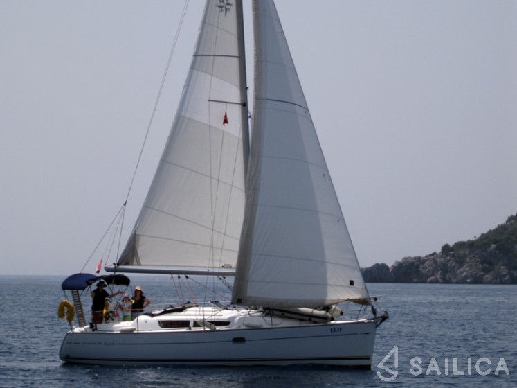 Sun Odyssey 32i - Yacht Charter Sailica