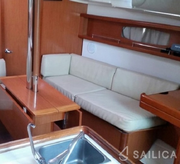 Oceanis 37 - Yacht Charter Sailica
