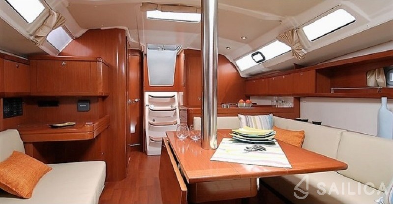 Oceanis 37 - Yacht Charter Sailica