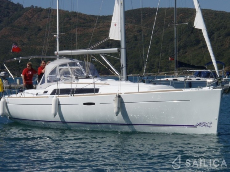 Oceanis 37 - Yacht Charter Sailica