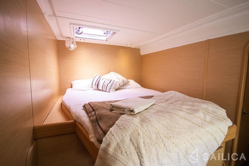 Lagoon 421 - Yacht Charter Sailica