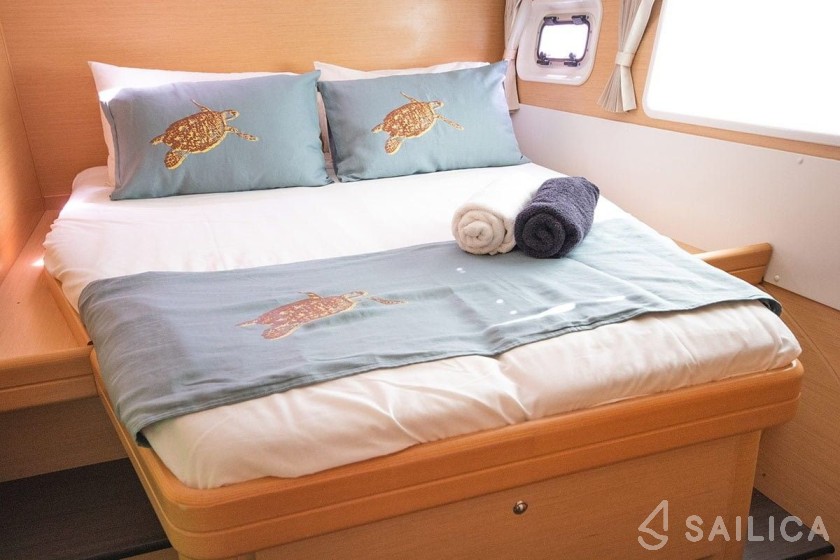 Lagoon 421 - Yacht Charter Sailica