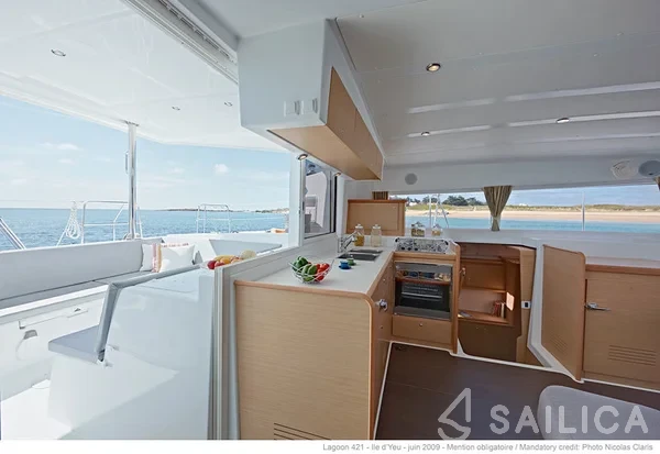 Lagoon 421 - Yacht Charter Sailica