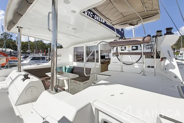 Lagoon 421 - Yacht Charter Sailica