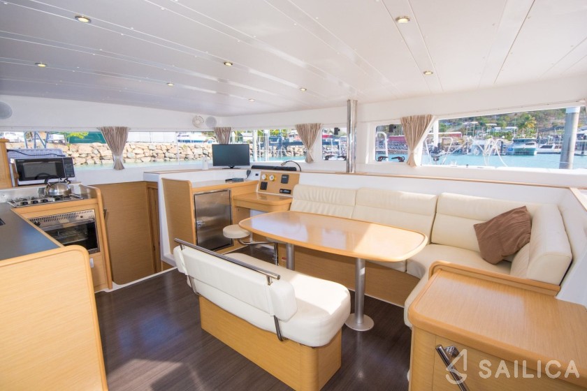 Lagoon 421 - Yacht Charter Sailica