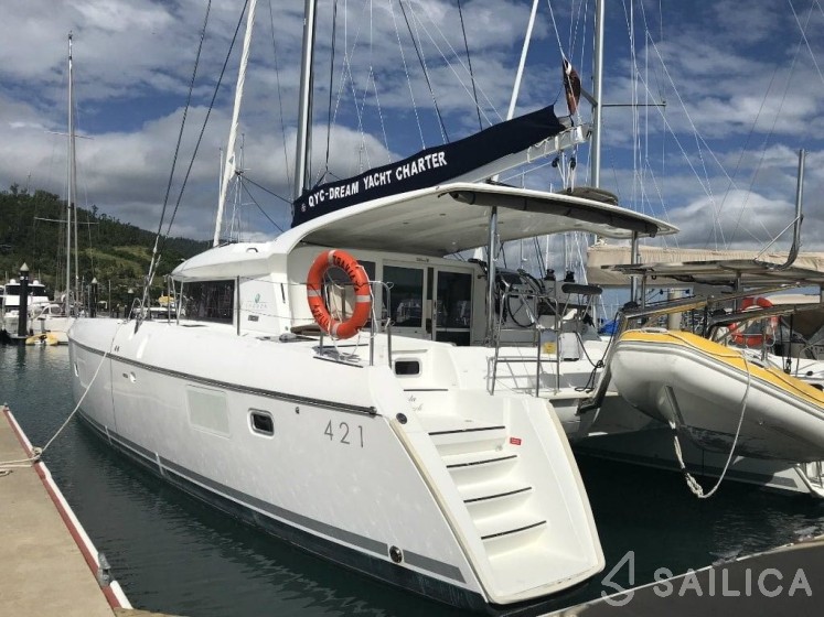 Lagoon 421 - Yacht Charter Sailica