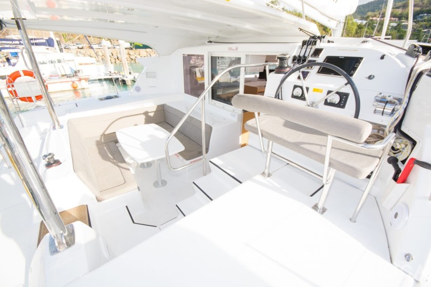 Lagoon 421 - Yacht Charter Sailica
