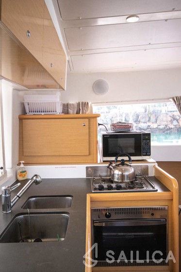 Lagoon 421 - Yacht Charter Sailica