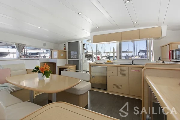 Lagoon 421 - Yacht Charter Sailica